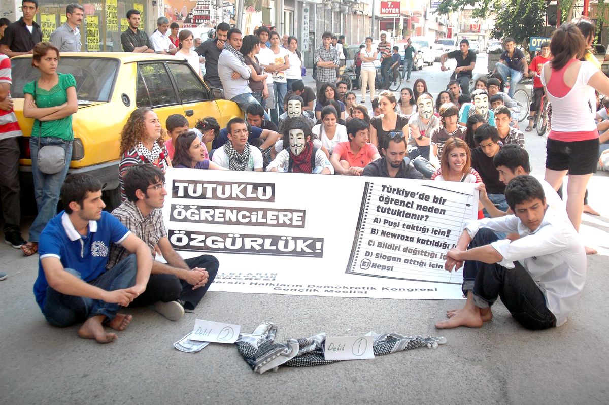 \'Çıplak Ayaklı\' Yürüyüşe İzin Yok