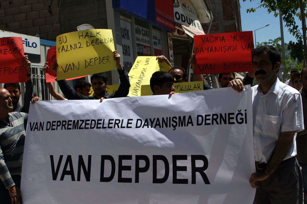 Çöken Bina Önünde Basın Açıklaması