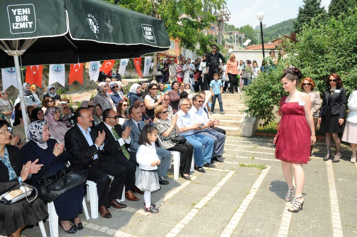 Çukurbağ\'da Gelinlikli Açılış