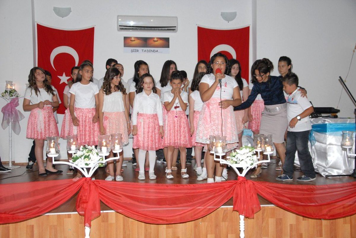 Dalamanlı Miniklerden Şiir Şöleni