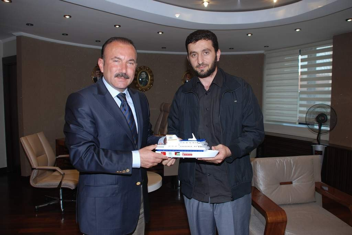 Doğan\'a Mavi Marmara Maketi