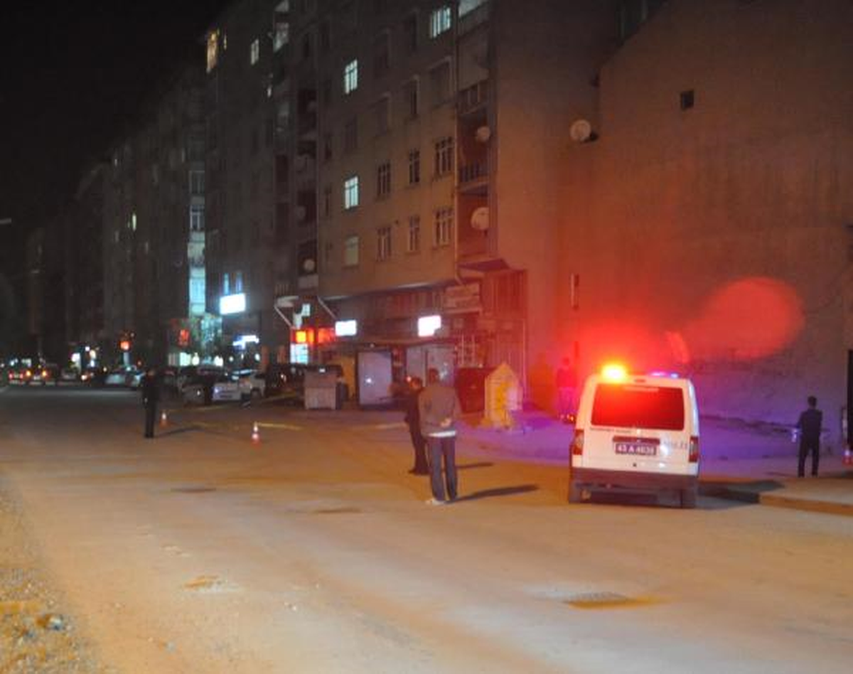 Durakta Unutulan Çantadan Makyaj Malzemesi Çıktı