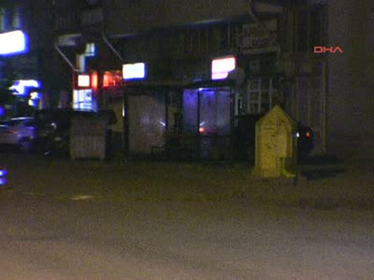 Durakta Unutulan Çantadan Makyaj Malzemesi Çıktı