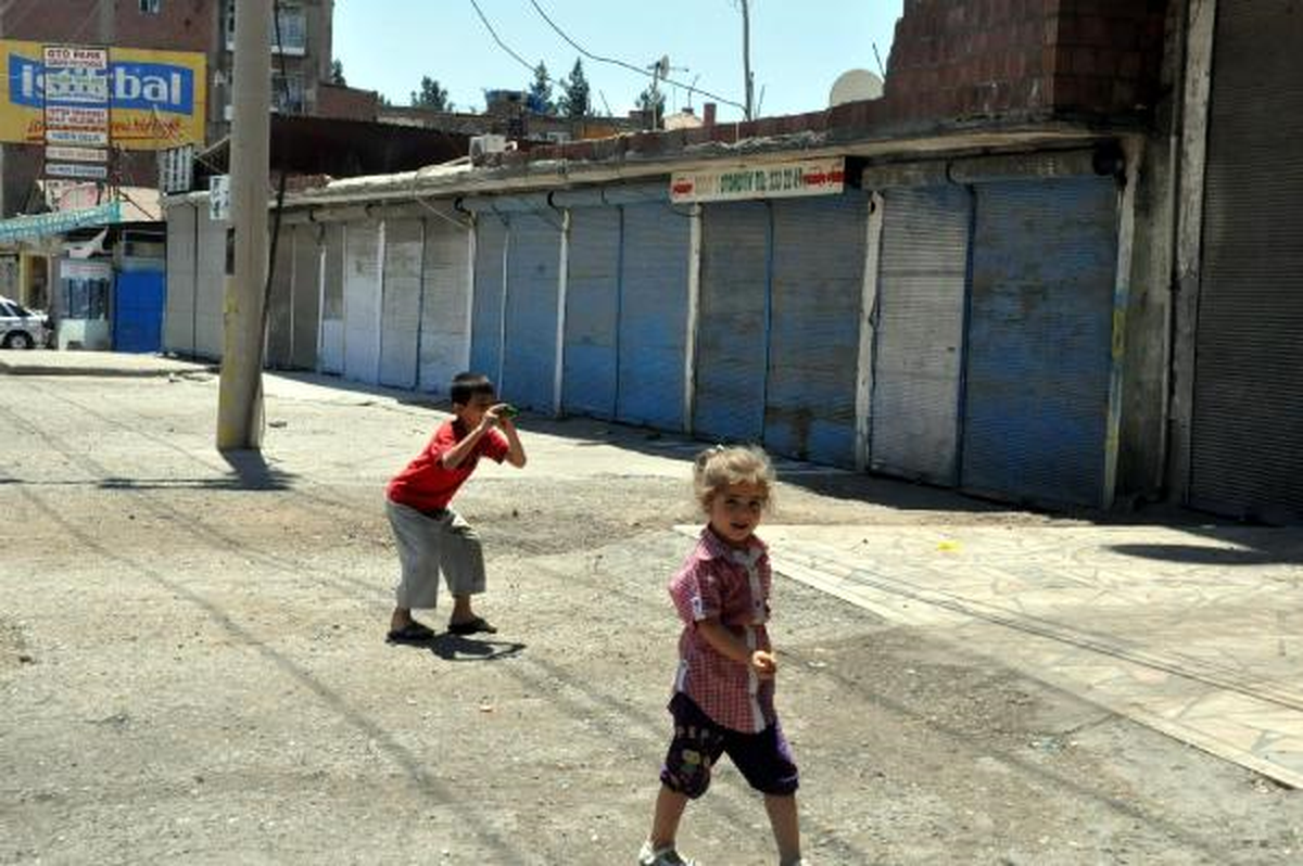 Erdoğan'a Diyarbakır'da Kürtçe ve Zazaca Pankartlı Karşılama