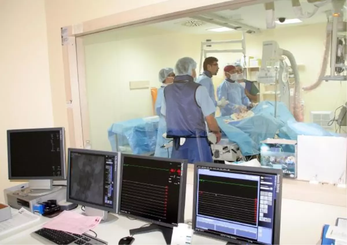 Erzincan\'da Hipertansiyon Hastasına Böbrek Anjiyosu Yapıldı