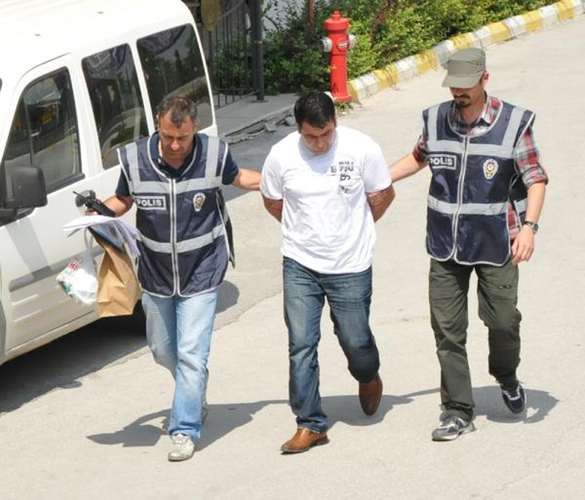 Eskişehir\'deki Kuyumcu Hırsızı, İzmir\'de Eğlenmeye Giderken Yakalandı