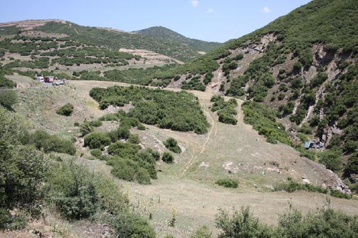 Freni Patlayan Kamyon Uçuruma Yuvarlandı: 2 Yaralı