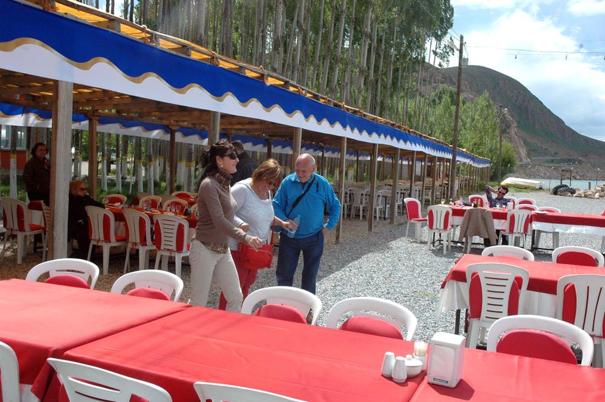 Gevaş'ta Turizmciler Turist Ağırlamaya Hazır