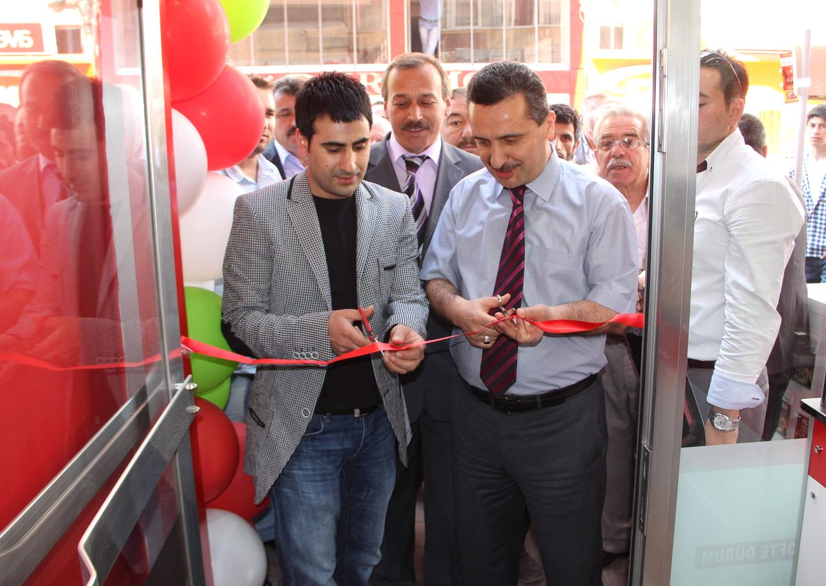 Girişimcilik Kursunu Bitirdi Çiğ Köfteci Dükkanı Açtı