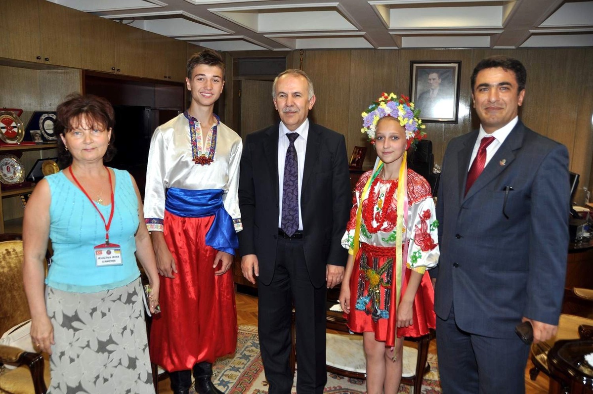 Gkv'nin Festival Ekiplerinden Vali Ata'ya Ziyaret