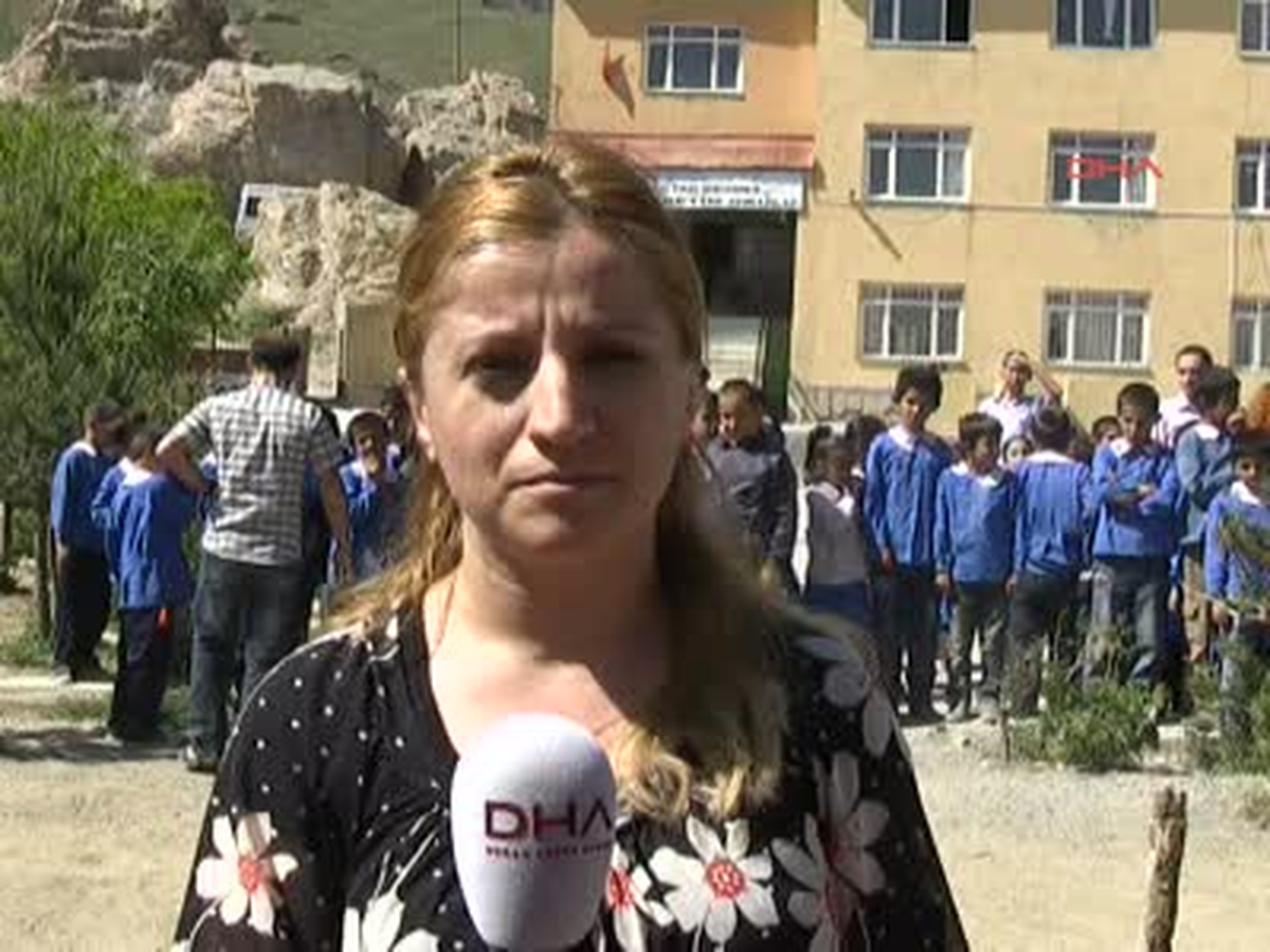Hakkari'de Okul Bahçelerine Sosyal Destekli Fidan Dikimi