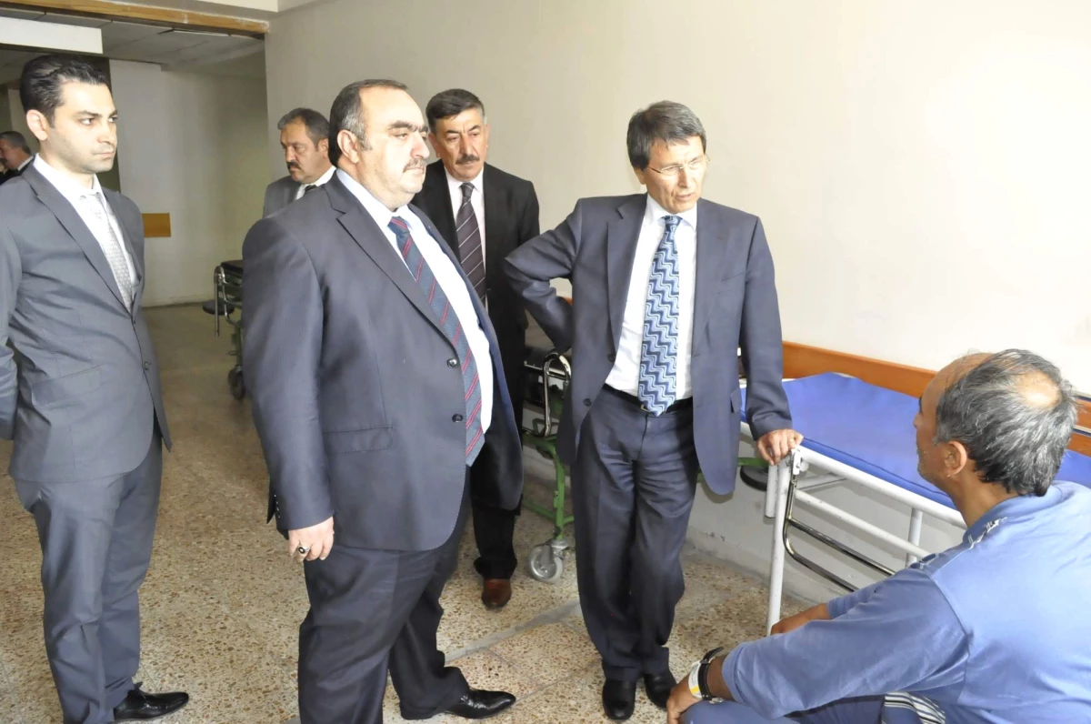 İl Başkanı Eke ve Milletvekili Halaçoğlu Erü\'de Yaralıları Yalnız Bırakmadı