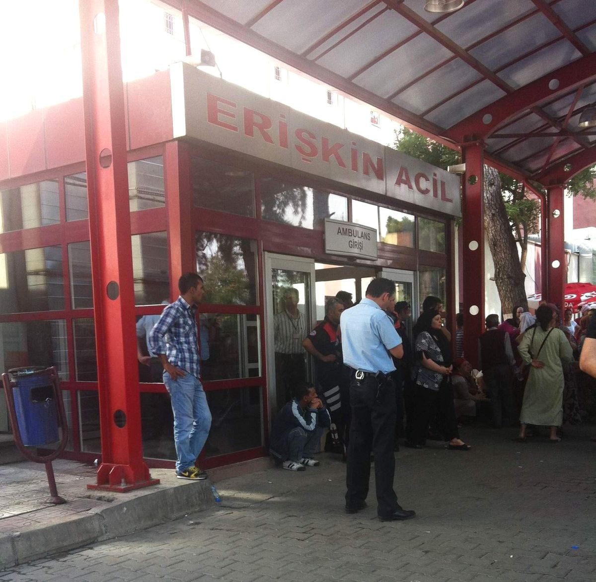 İzmir\'de Silahlı Kavga: 1 Ölü, 2 Yaralı