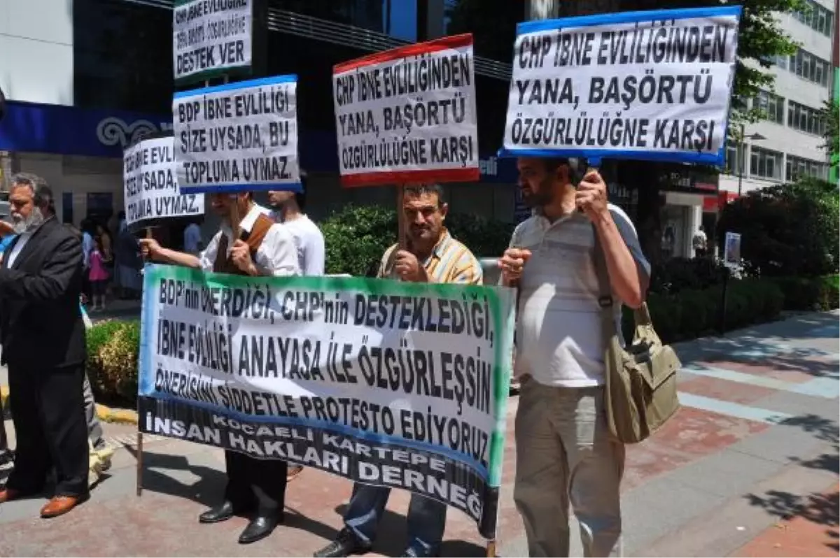 İzmit'te Eşcinsel Evlilikleri Protesto Gösterisi