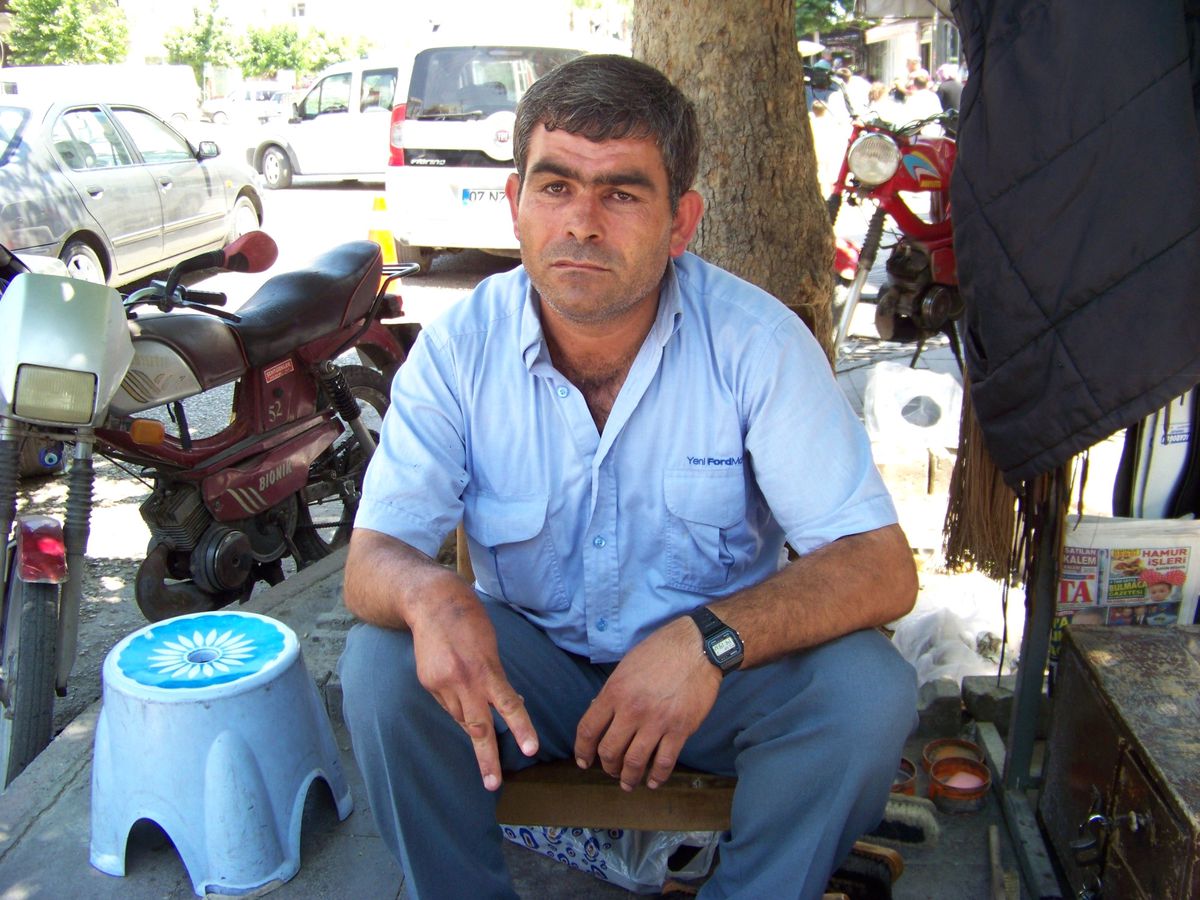 Kaymakamlığın Verdiği Motoru Çalınan Boyacı Gözyaşlarına Boğuldu