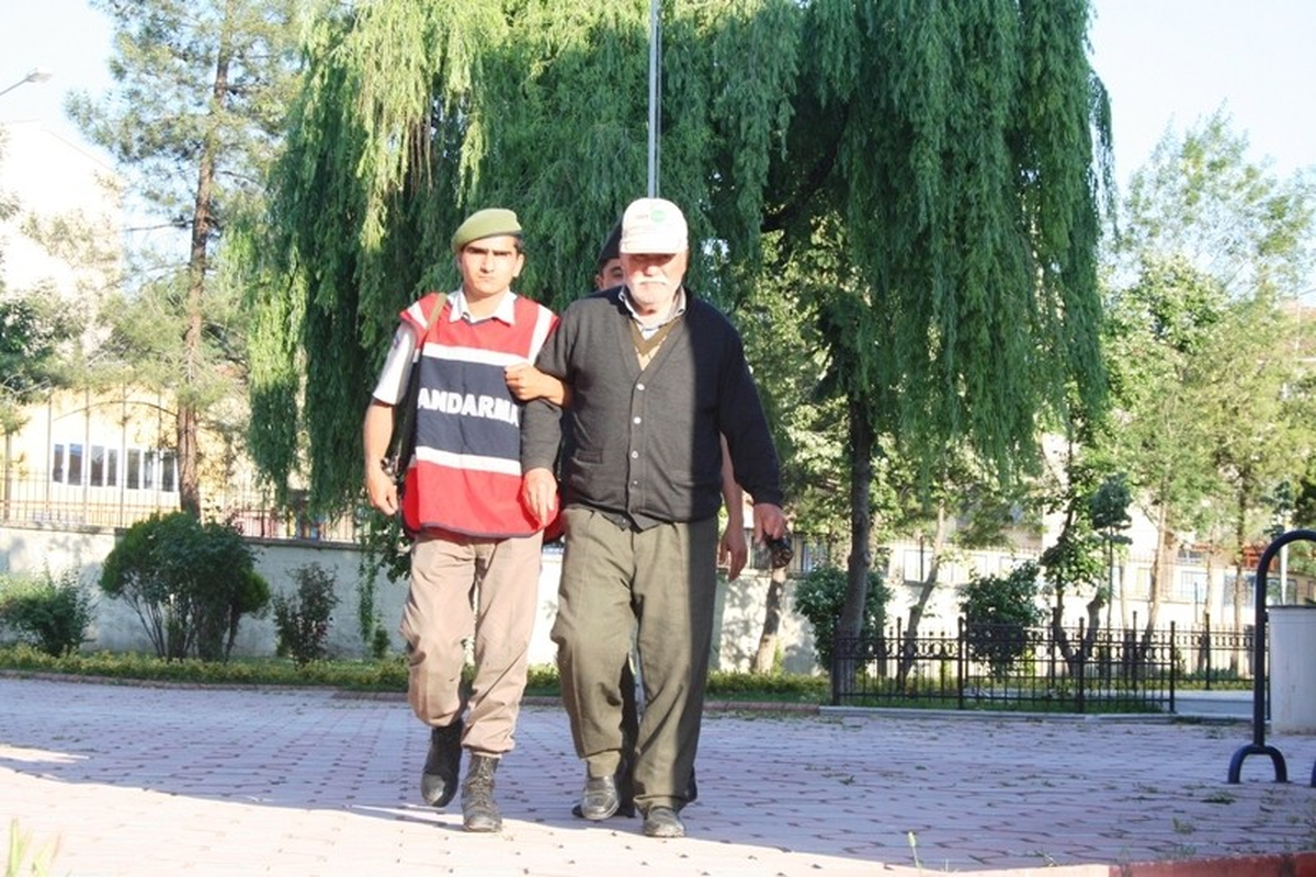 Kız Kardeşi Yerine Komşusunu Vurdu