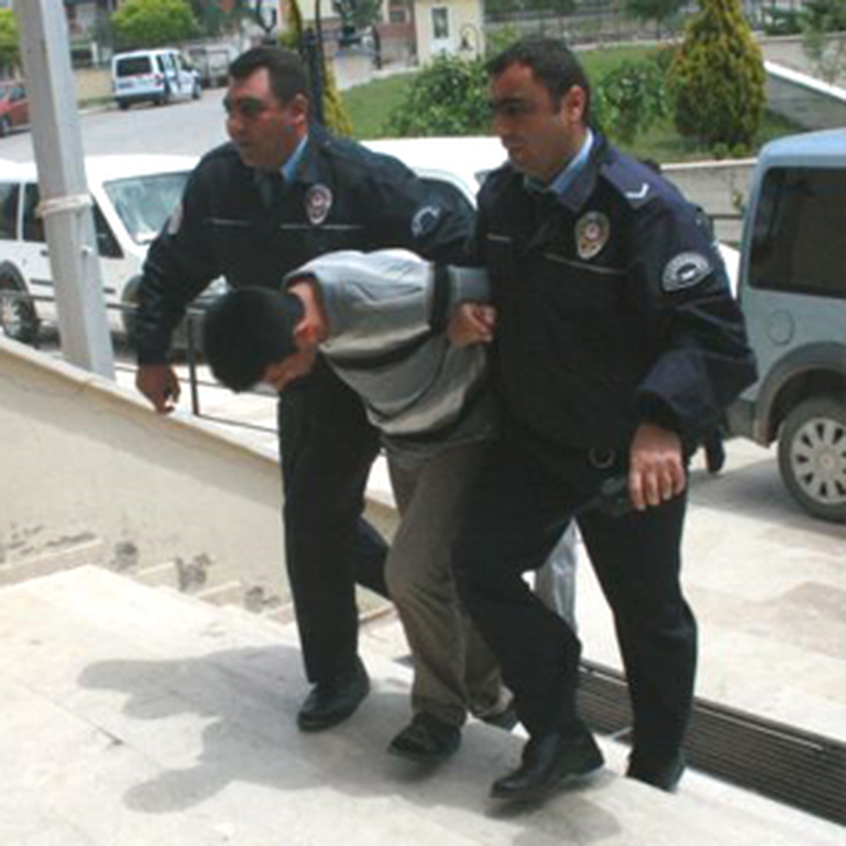 Tacizle Öz Kardeşini İntihara Sürükledi