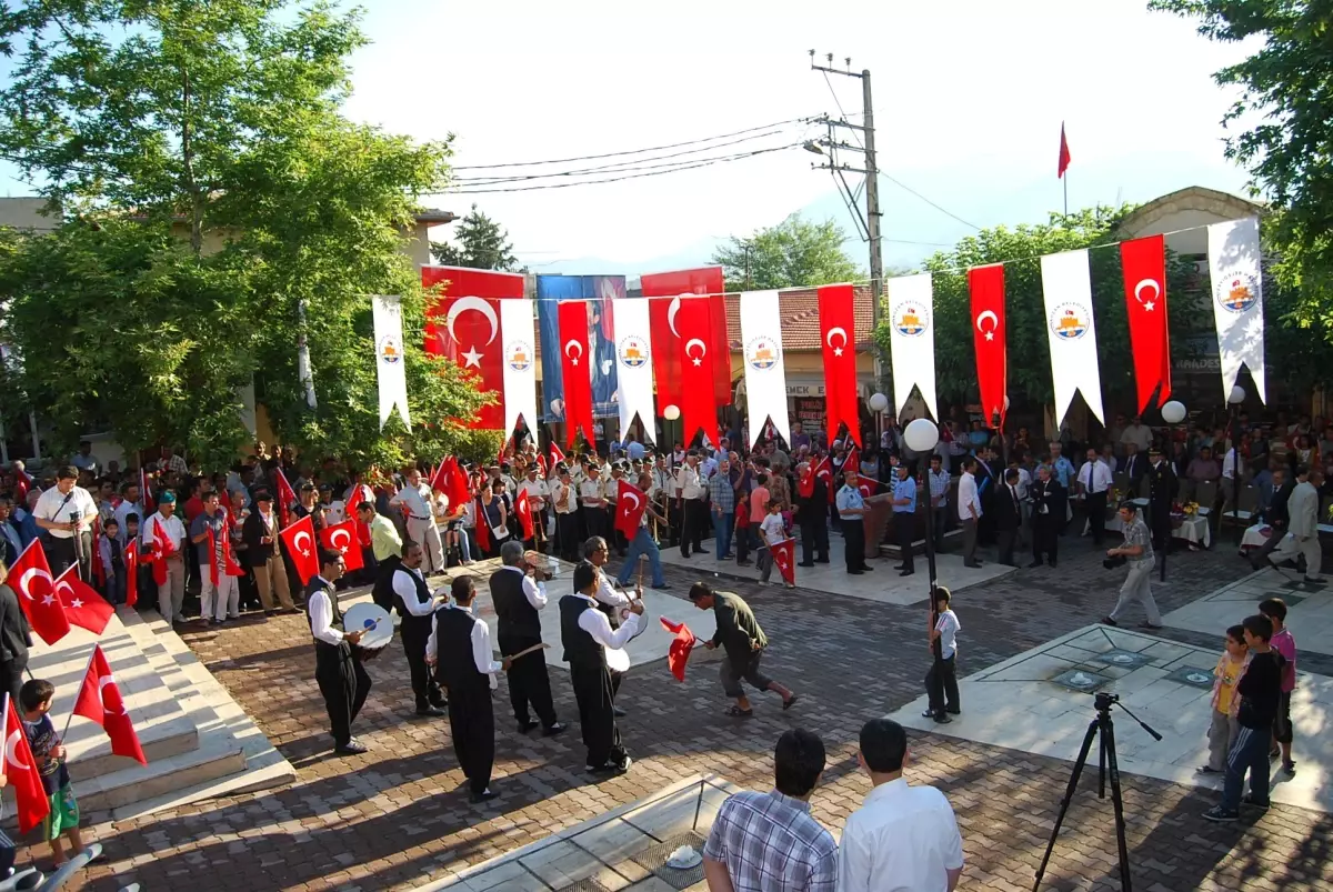 Kozan'da Kurtuluş Coşkusu