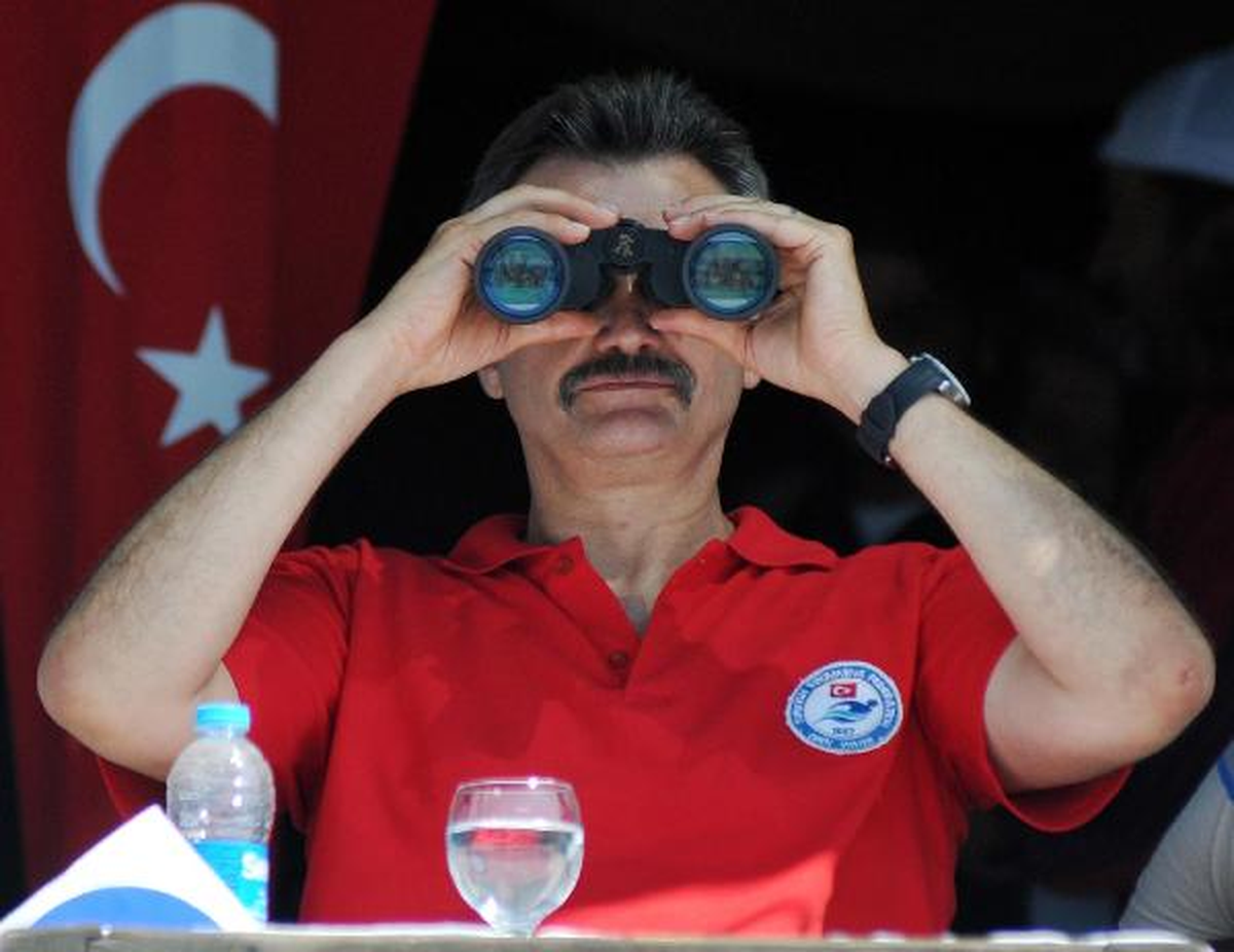'Türk Takımları Gitsin Kumda Oynasın'