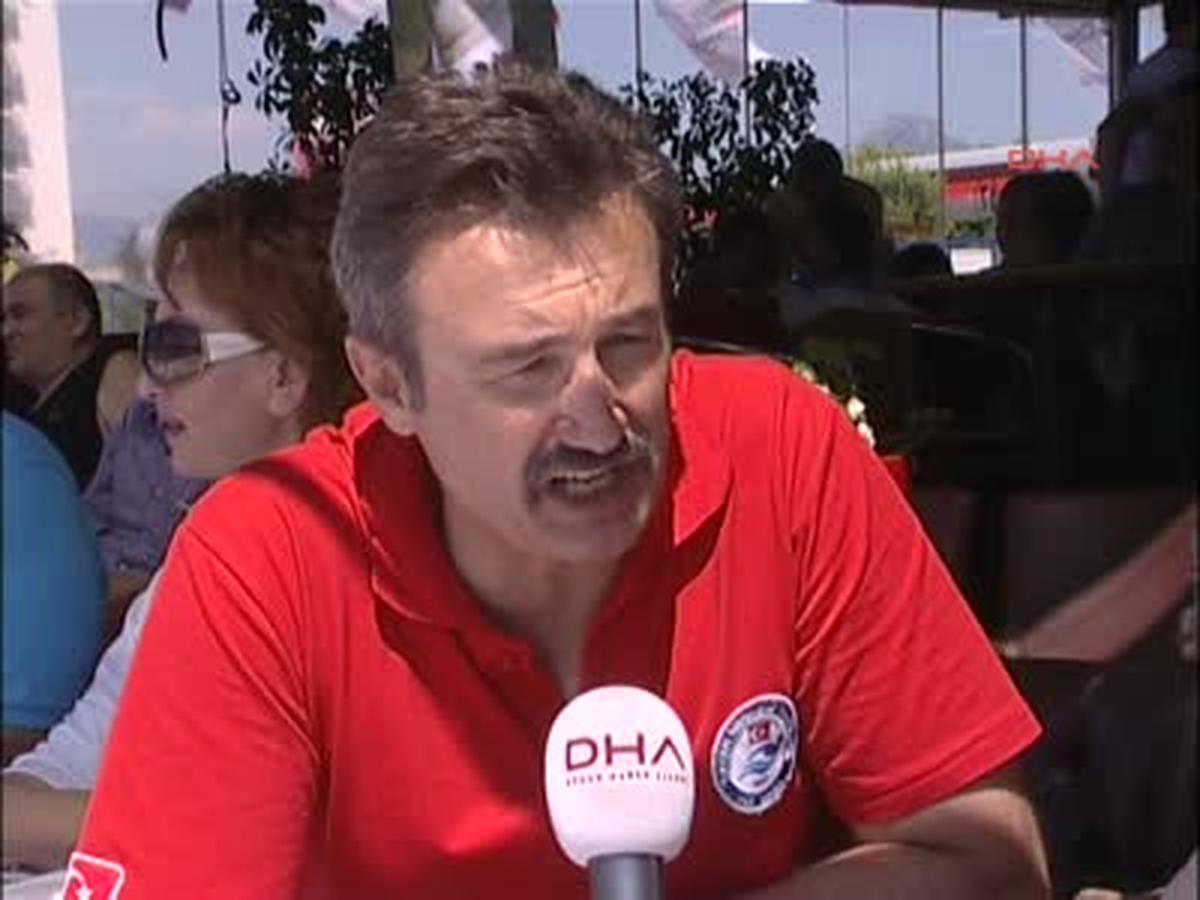 Kürşad Tüzmen Türk Takımları Gitsin Kumda Oynasın