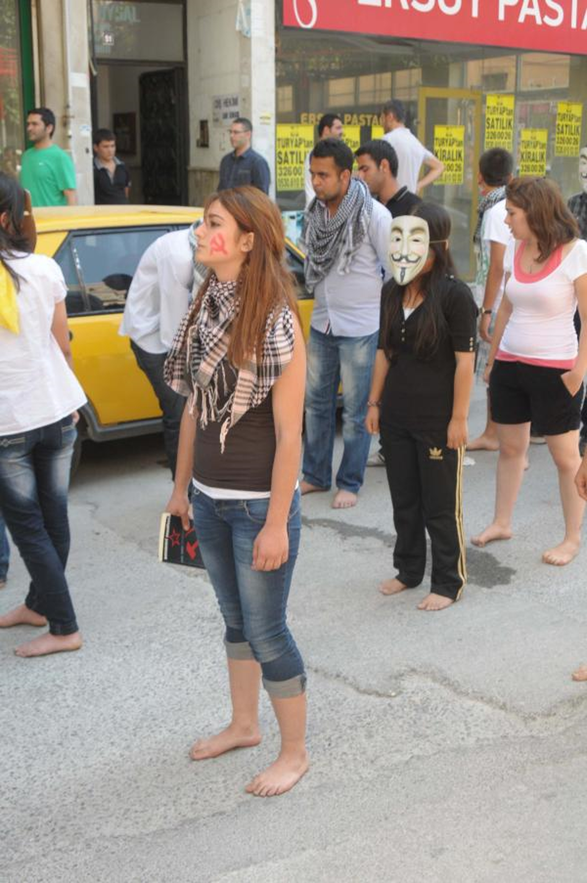 Öğrencilerin Tutuklanmasına Skeçli Protesto