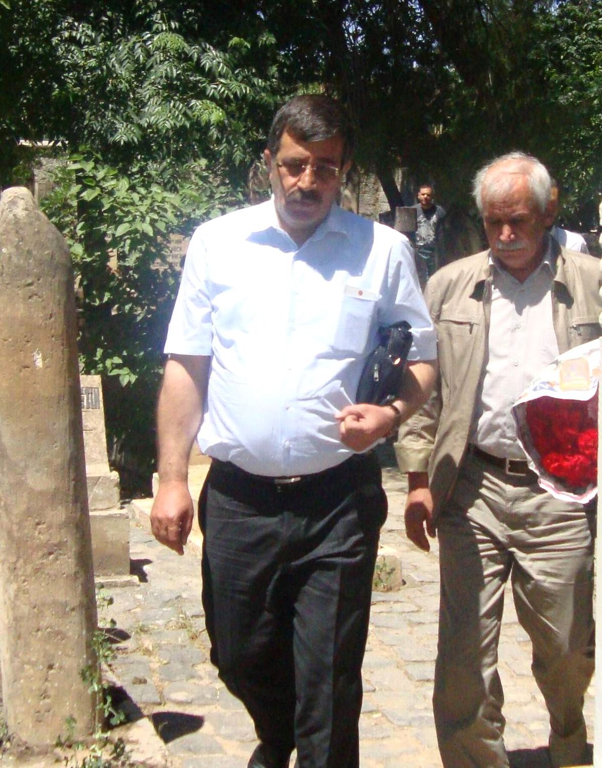 Polisle BDP'li Milletvekili Arasında Mezarlıkta Gerginlik