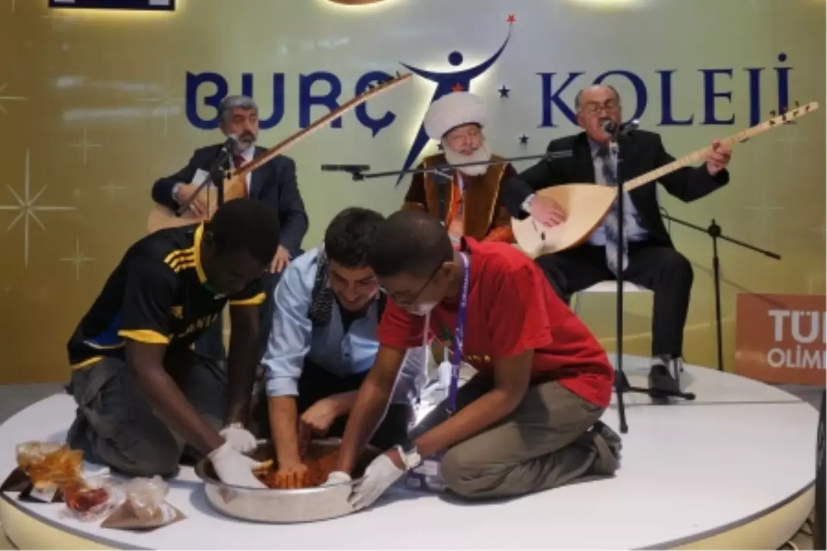 Tanzanyalı Öğrencilerden Çiğ Köfte Şöleni