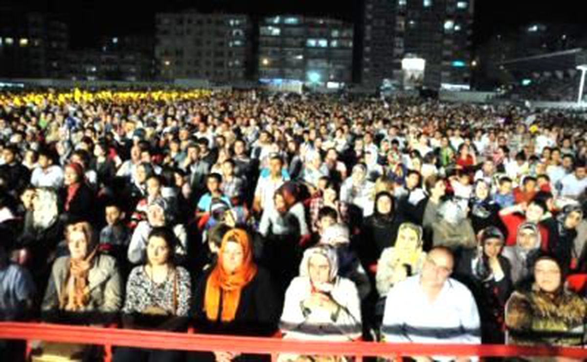 Yabancı Öğrenciler Şanlıurfa\'da 3 Dilde Şarkılar Söyledi