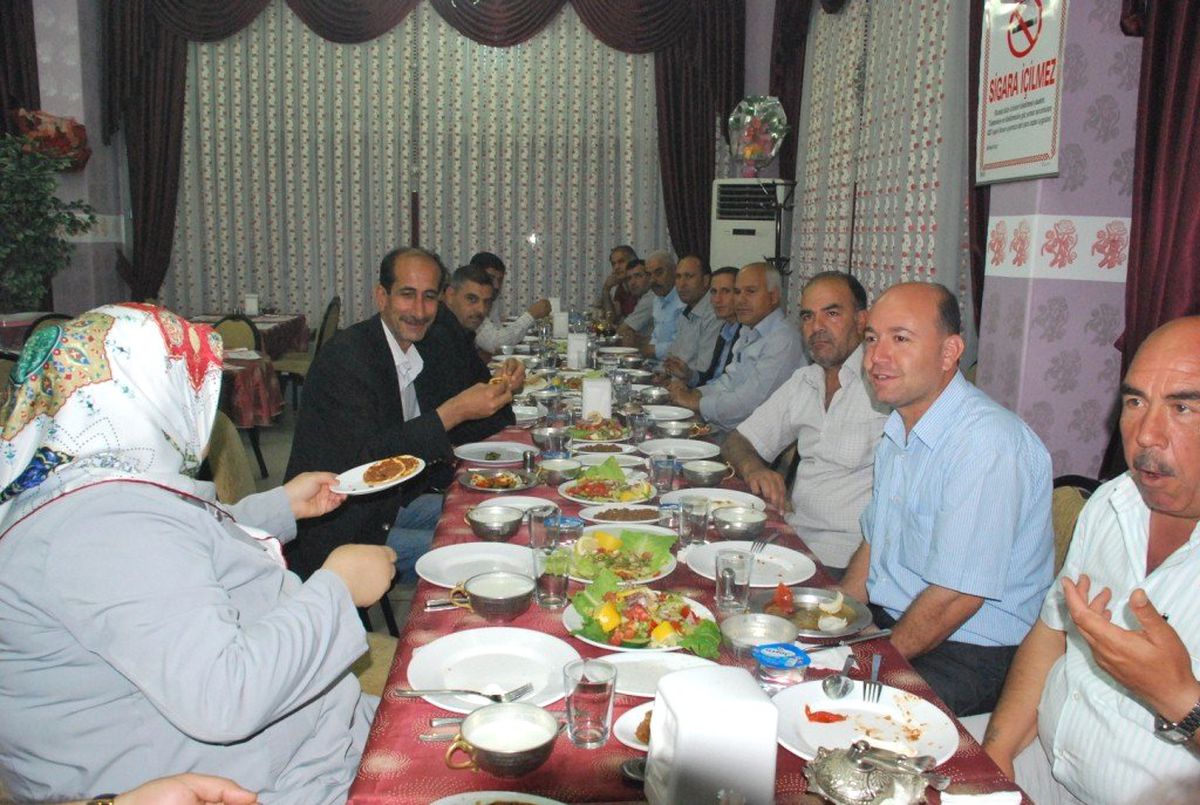 AK Parti\'den Birlik Yemeği