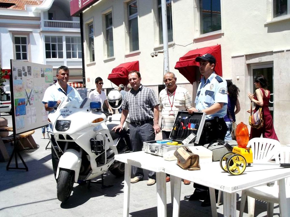 Ayvalık\'ta Asted, Trafik Eğitimlerini Sokaklara Taşıdı