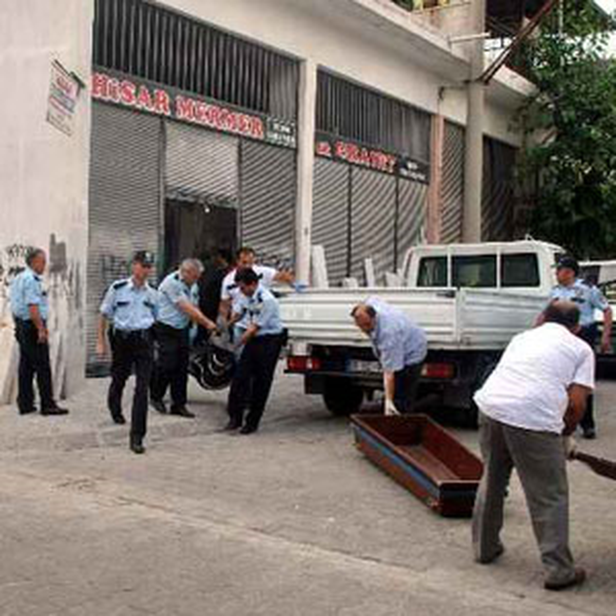 Baba ile Üvey Oğul Arasında Silahlı Kavga: 2 Ölü, 1 Yaralı