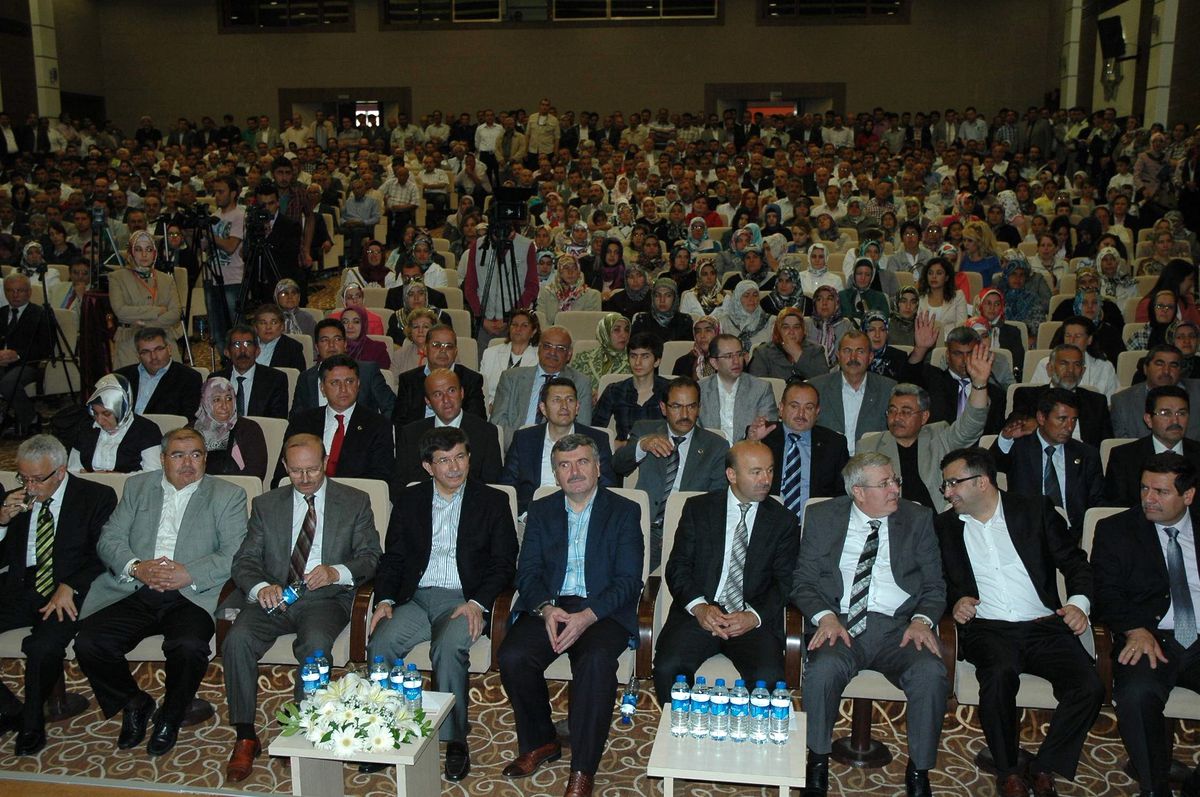 Bakan Davutoğlu ve Bakan Çağlayan, Konya\'da