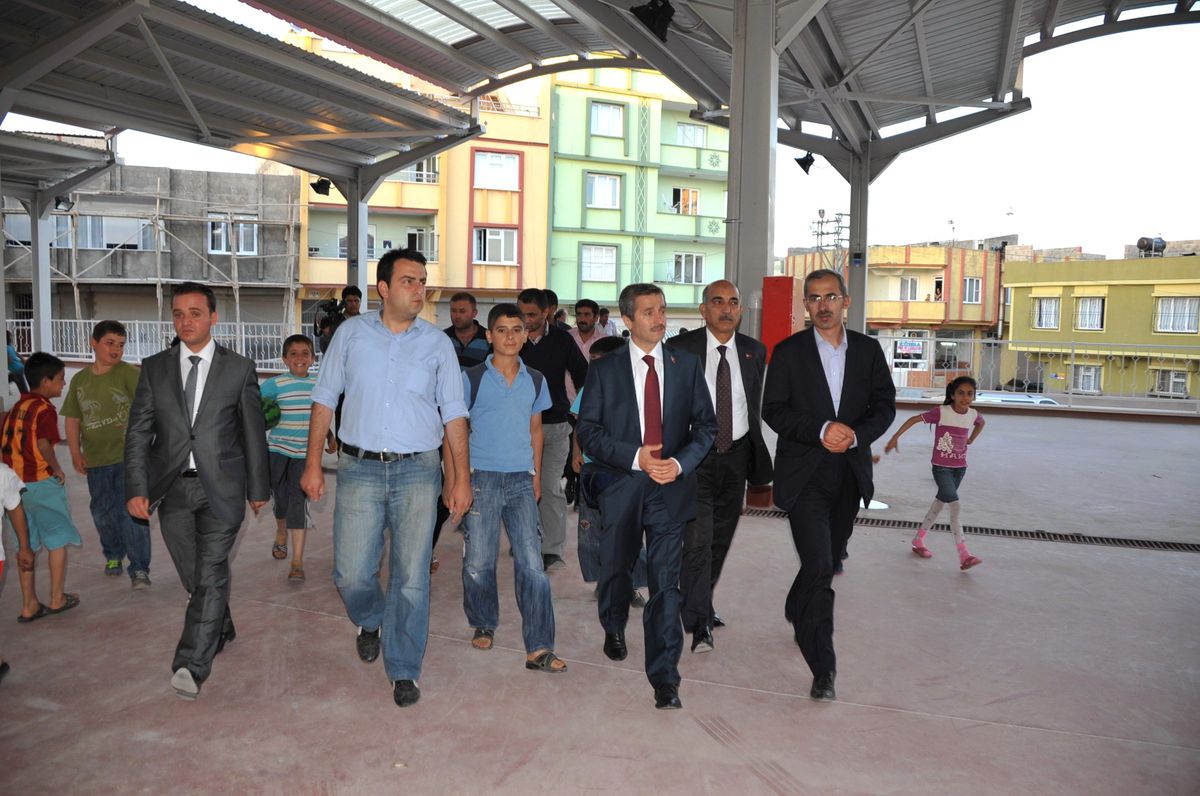 Başkan Tahmazoğlu, Yapımı Tamamlanan Semt Pazarını Gezdi