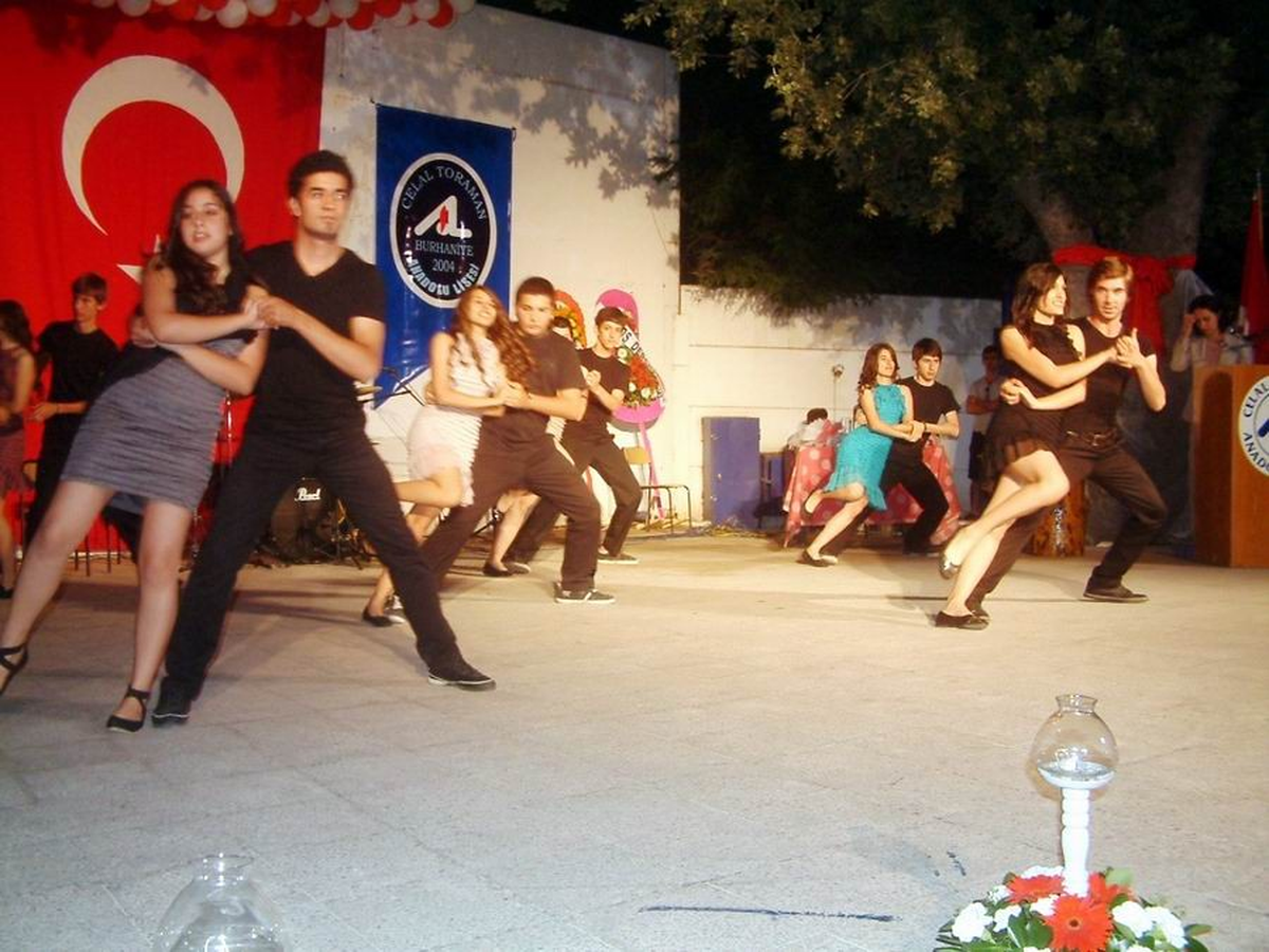 Burhaniye Celal Toraman da Mezuniyet Coşkusu
