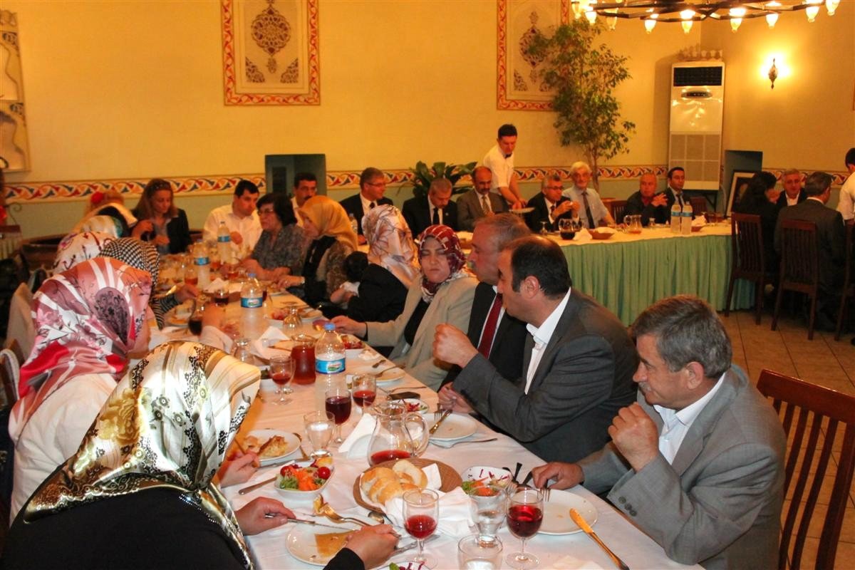 Bursa Vakıflar Bölge Müdürlüğü\'nde Hüzün ve Mutluluk Birarada Yaşandı
