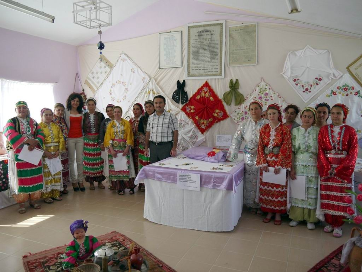 Edremit'te Kursiyerlerin Sergi Coşkusu Devam Ediyor