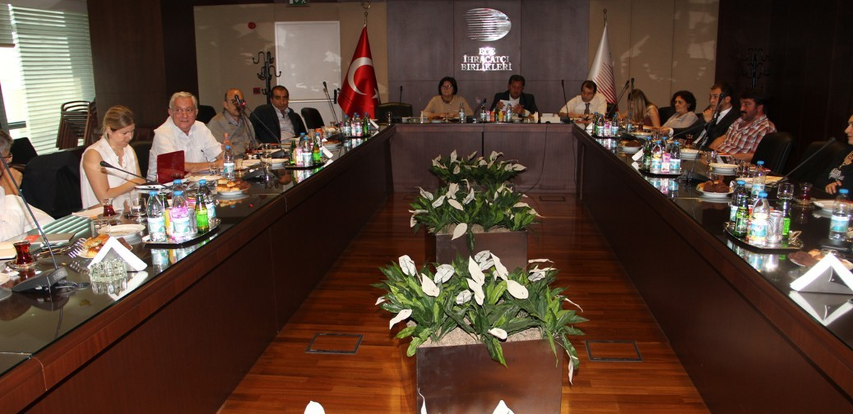 Ege Yaş Meyve Sebze İhracatçıları Ortak Akıl Toplantısı\'nda Buluştu