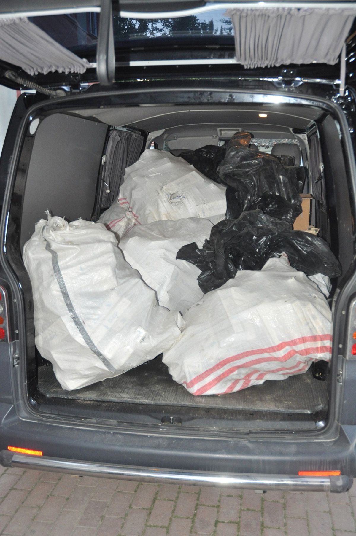 Emniyet 10 Bin Paket Kaçak Sigara Ele Geçirdi