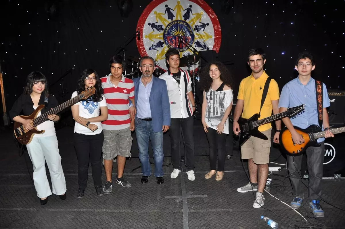 Gkv\'li Öğrenciler Hem Çaldı Hem Söyledi