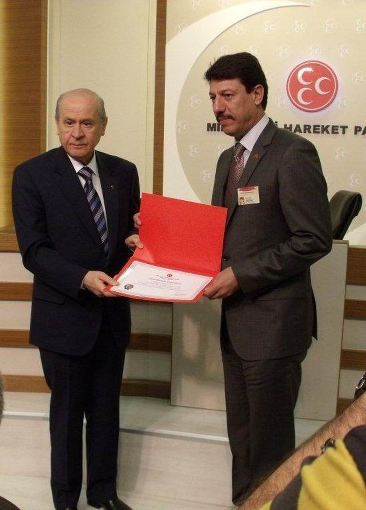 İzgioğlu, Sertifikasını Bahçeli\'den Aldı
