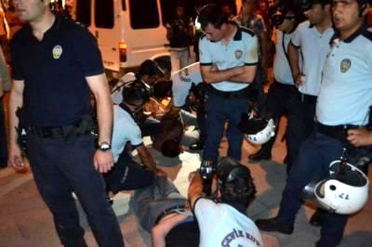 Kordonda İzinsiz Gösteriye Biber Gazlı Müdahale