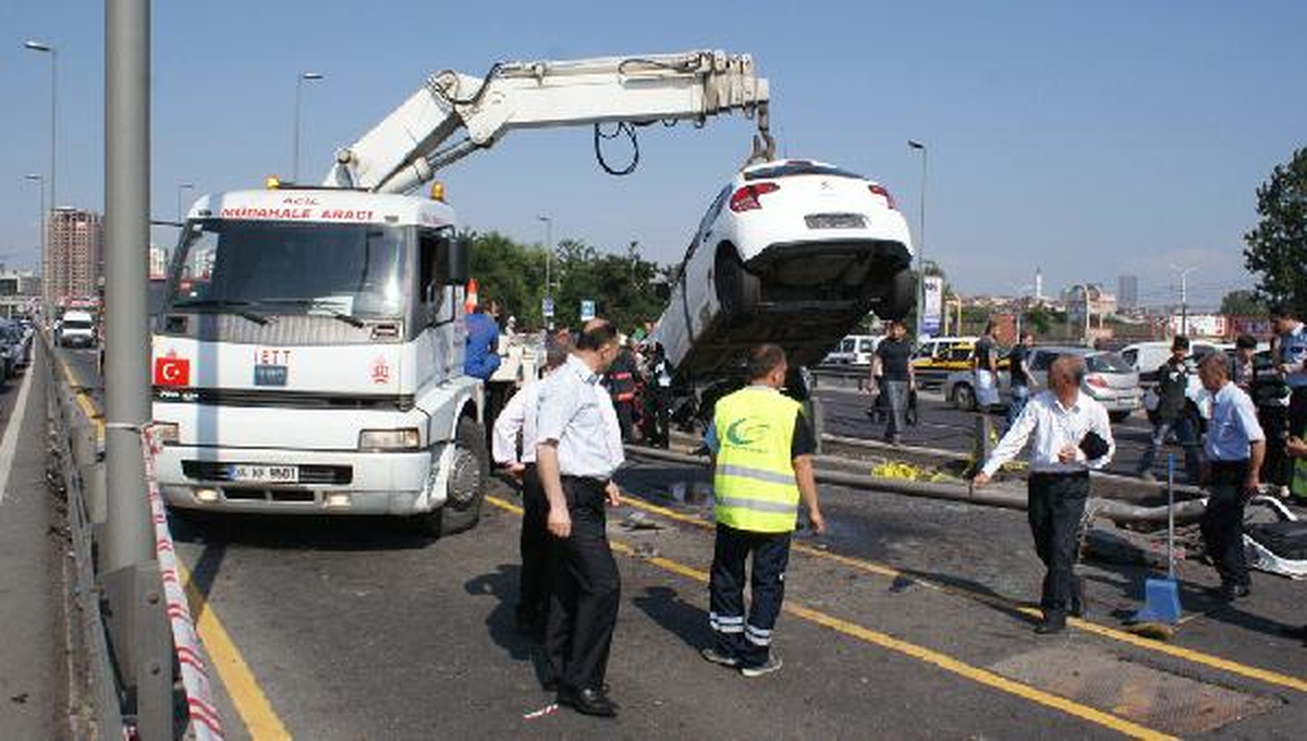 Metrobüs Yolunda Kaza (3)