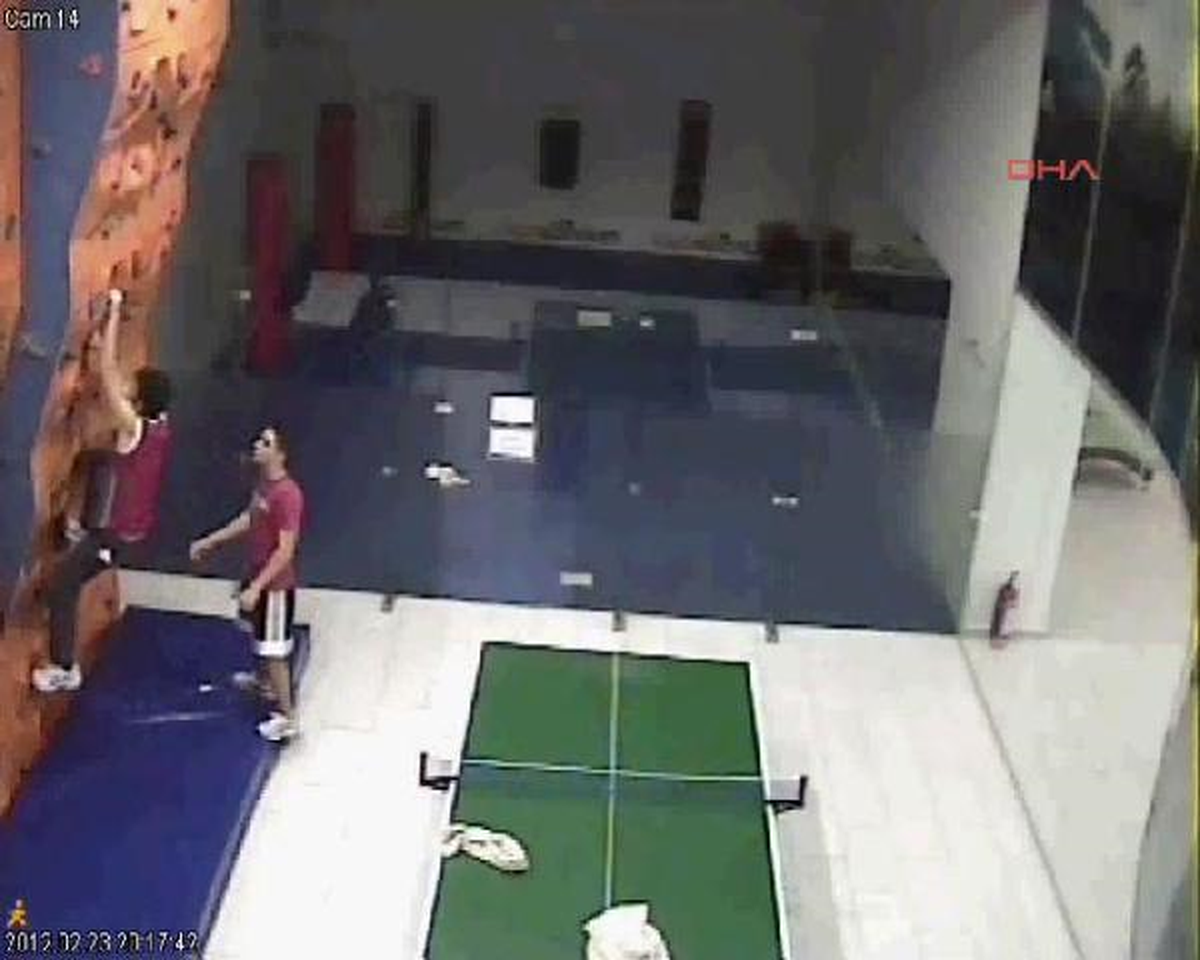 Tırmanma Duvarı Liseli Gencin Dünyasını Kararttı