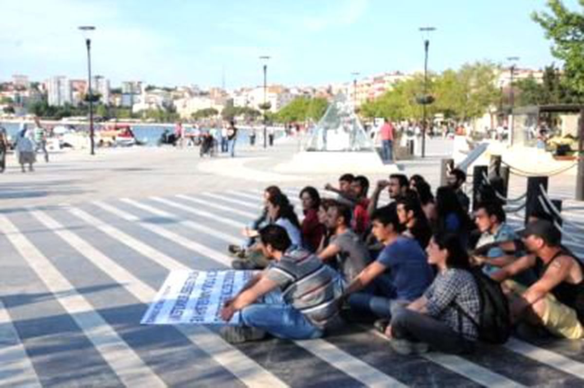 Troia Atı Önünde \'Biber Gazı\' Eylemi