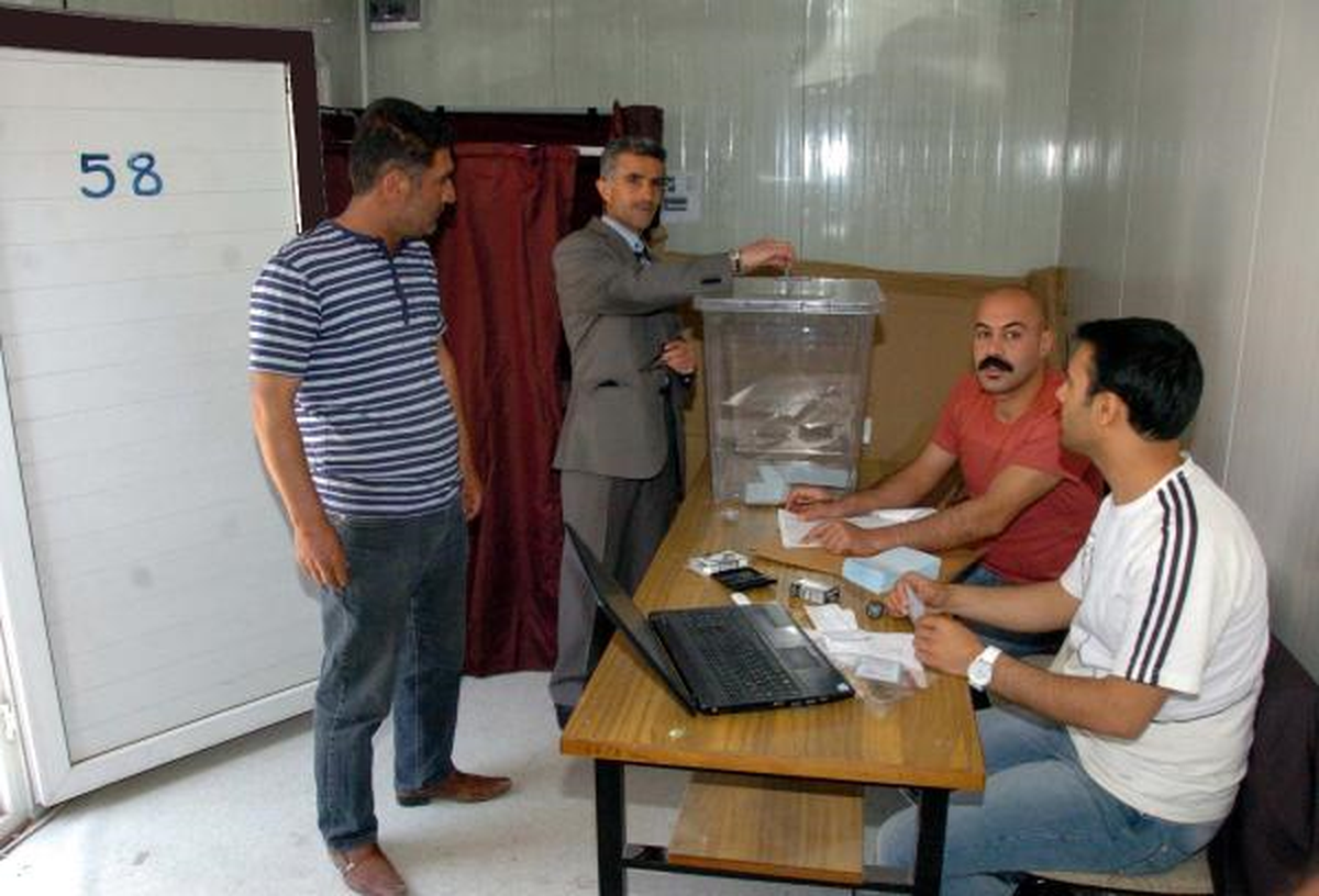 Van\'da \'Deprem Kaçağı\' 8 Muhtarın Yerine Seçim