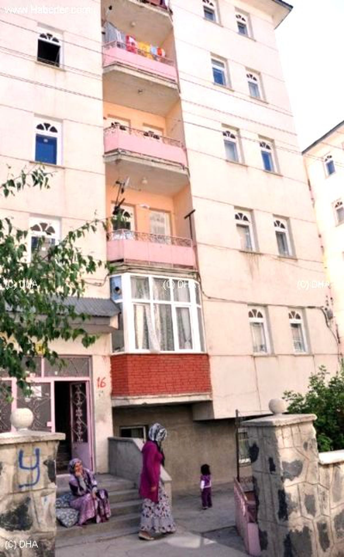 4. Kattan Düşen Kadın Hayatını Kaybetti