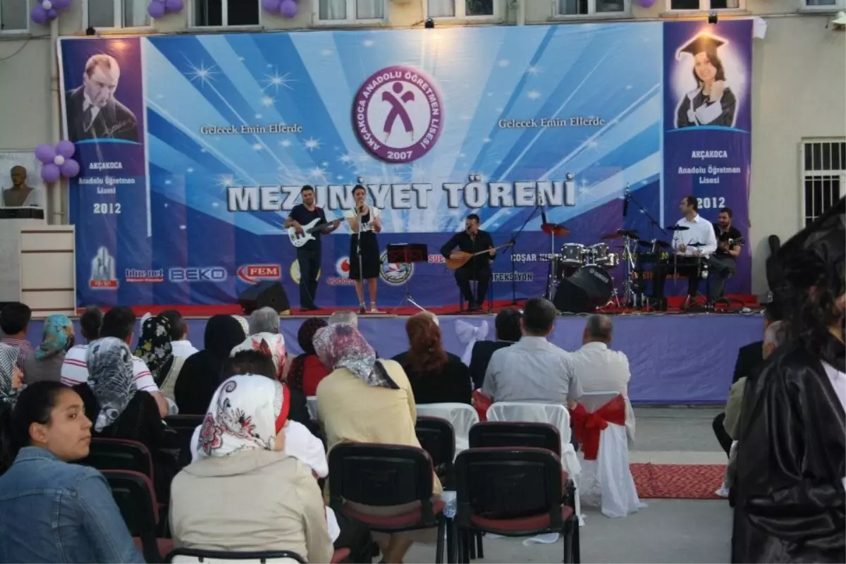 Akçakoca Anadolu Öğretmen Lisesi\'nde Mezuniyet Töreni