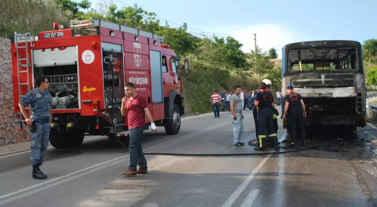 Askeri Personel Taşıyan Otobüs Alev Aldı