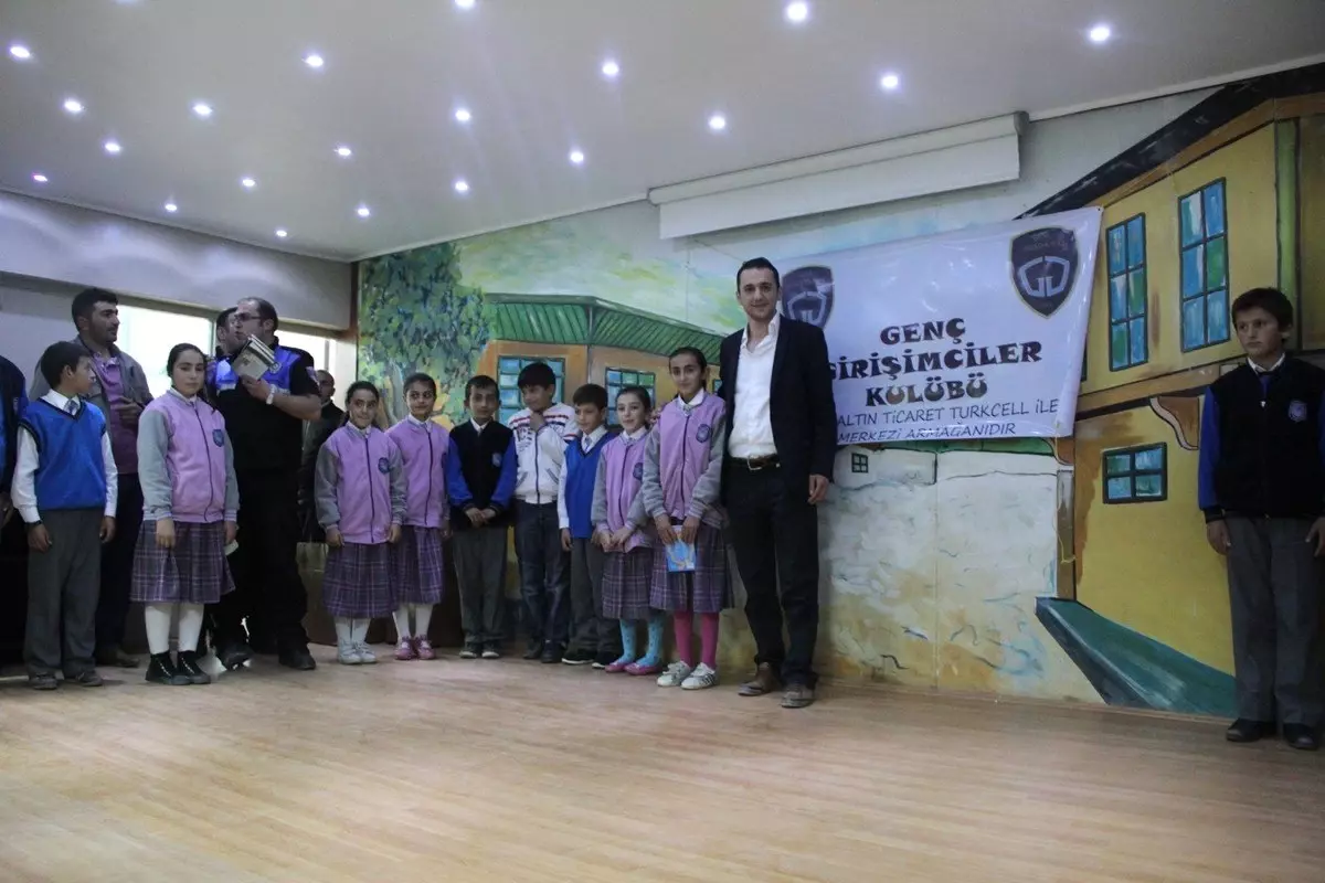 Bayburt Üniversitesi Öğrencileri, Köy Öğrencilerine 5 Bin Adet Kitap Dağıttı