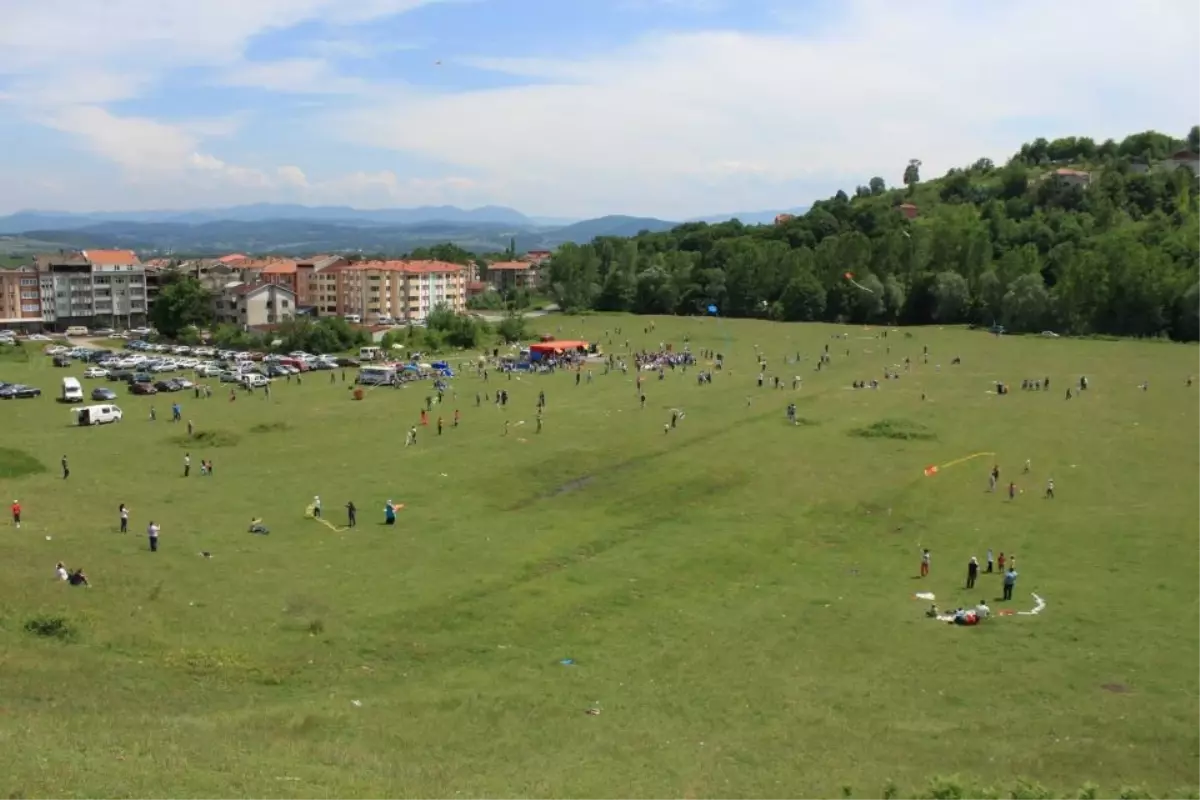 Çaycuma\'da Festival Gibi Uçurtma Şenliği Yapıldı